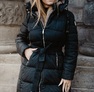 Öves steppelt télikabát fekete – Hosszított női télikabát – Innova Fashion